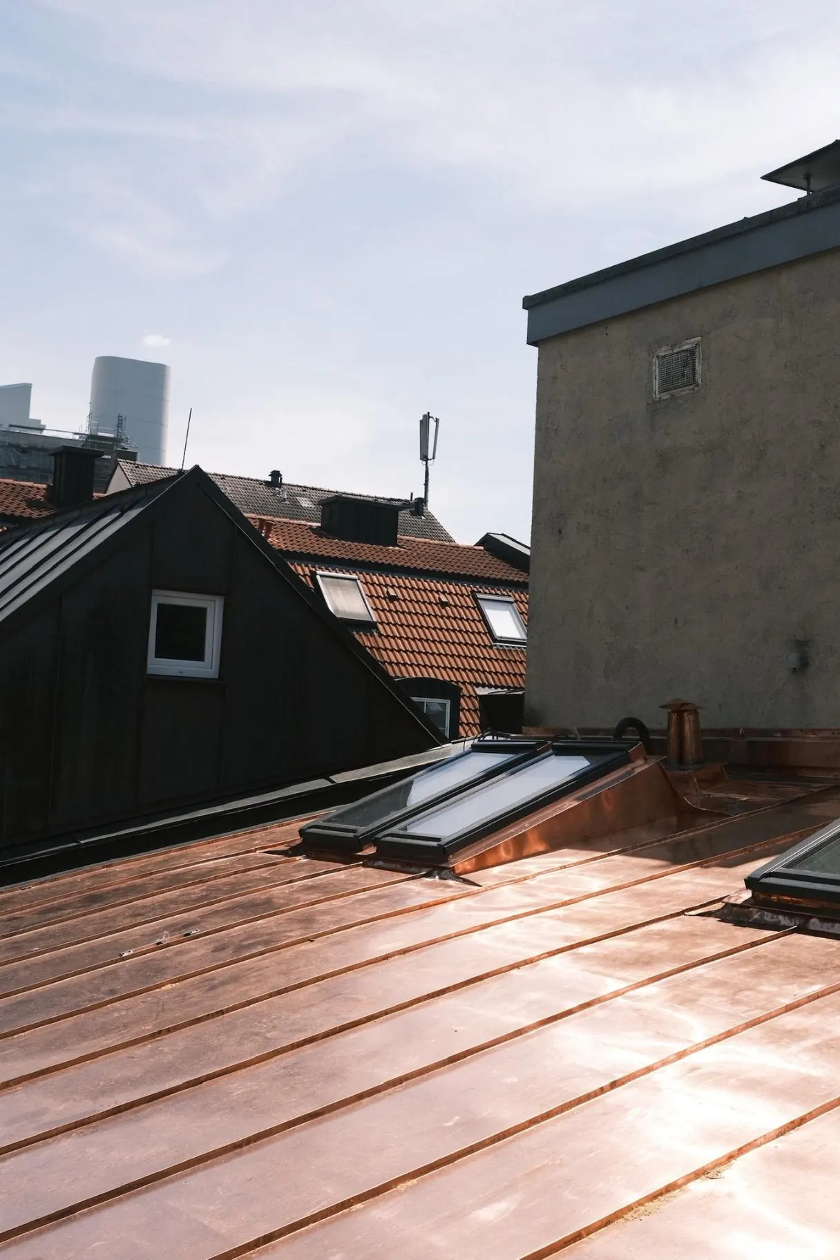Kupferdach mit Blick über die Münchner Dächer