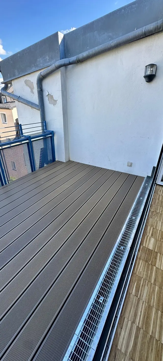 Fertig verlegter WPC-Terrassenbelag