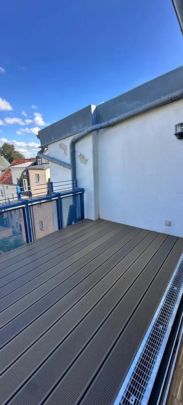 Neuer WPC-Belag auf der Dachterrasse, Nahaufnahme