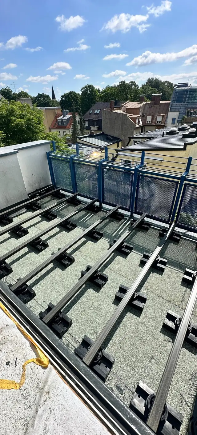 Blick von innen auf die neue Dachterrasse